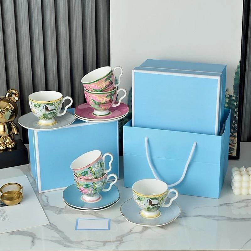 Европейский послеобеденный чай. Набор кофейных чашек и блюдец в подарочной коробке 24 цвета золота подойдет для подарка на свадьбу или день рождения.
